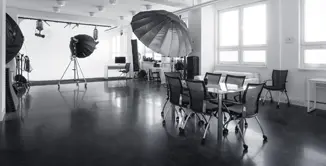 Fotoateliér v Bratislave pripravený na portrétne a produktové fotenie